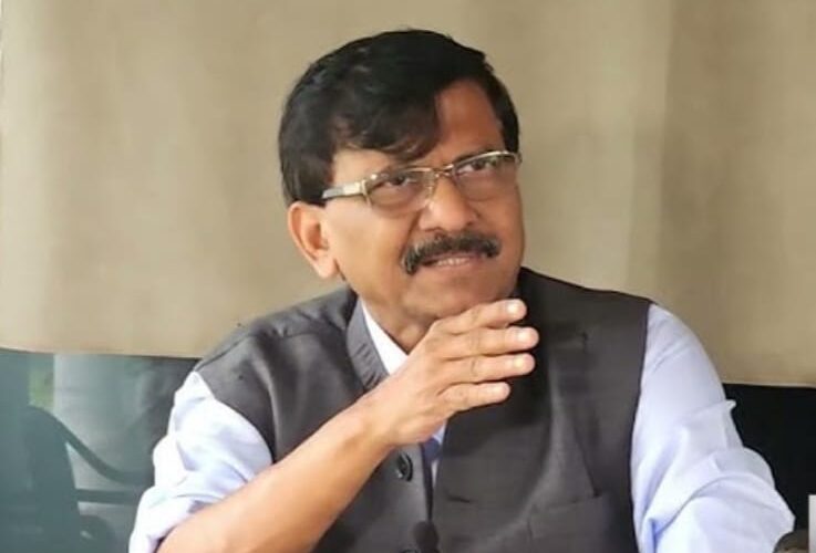 संजय राउत ने की प्रेस कांफ्रेस चुनाव आयोग को बताया भाजपा का कार्यकर्ता,राहुल गांधी को बताया कुशल विपक्ष का नेता